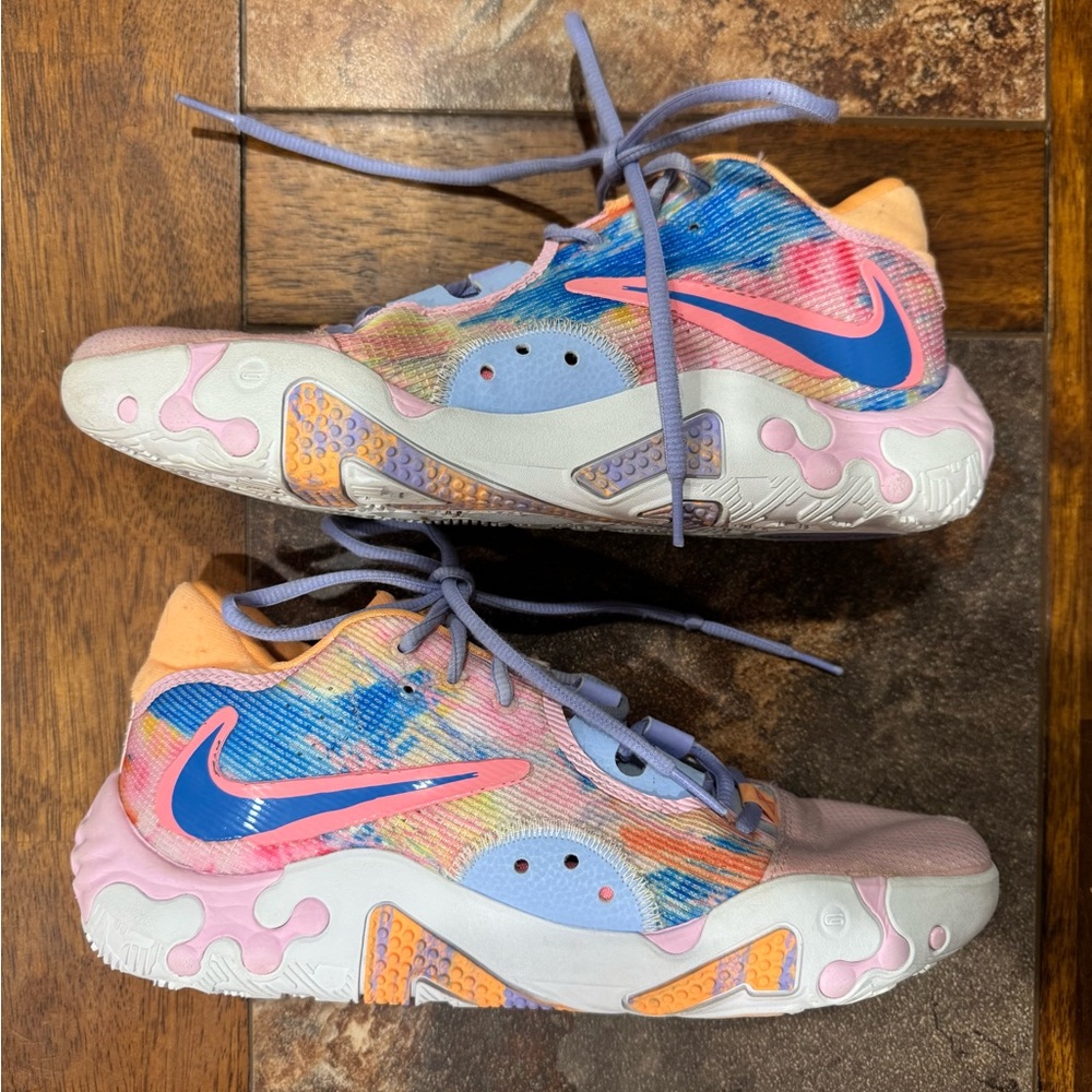 Men’s 9/ Womens 10.5 Nike Multicolor Athletic Shoes